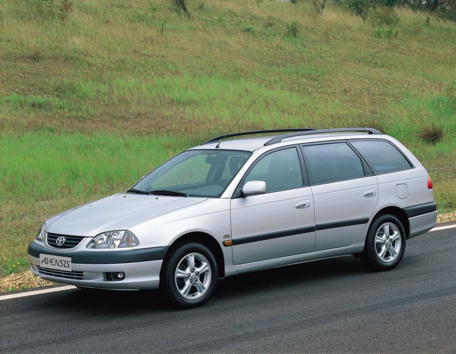  Toyota Avensis Wagon 2000 года  (фото 4 из 10)